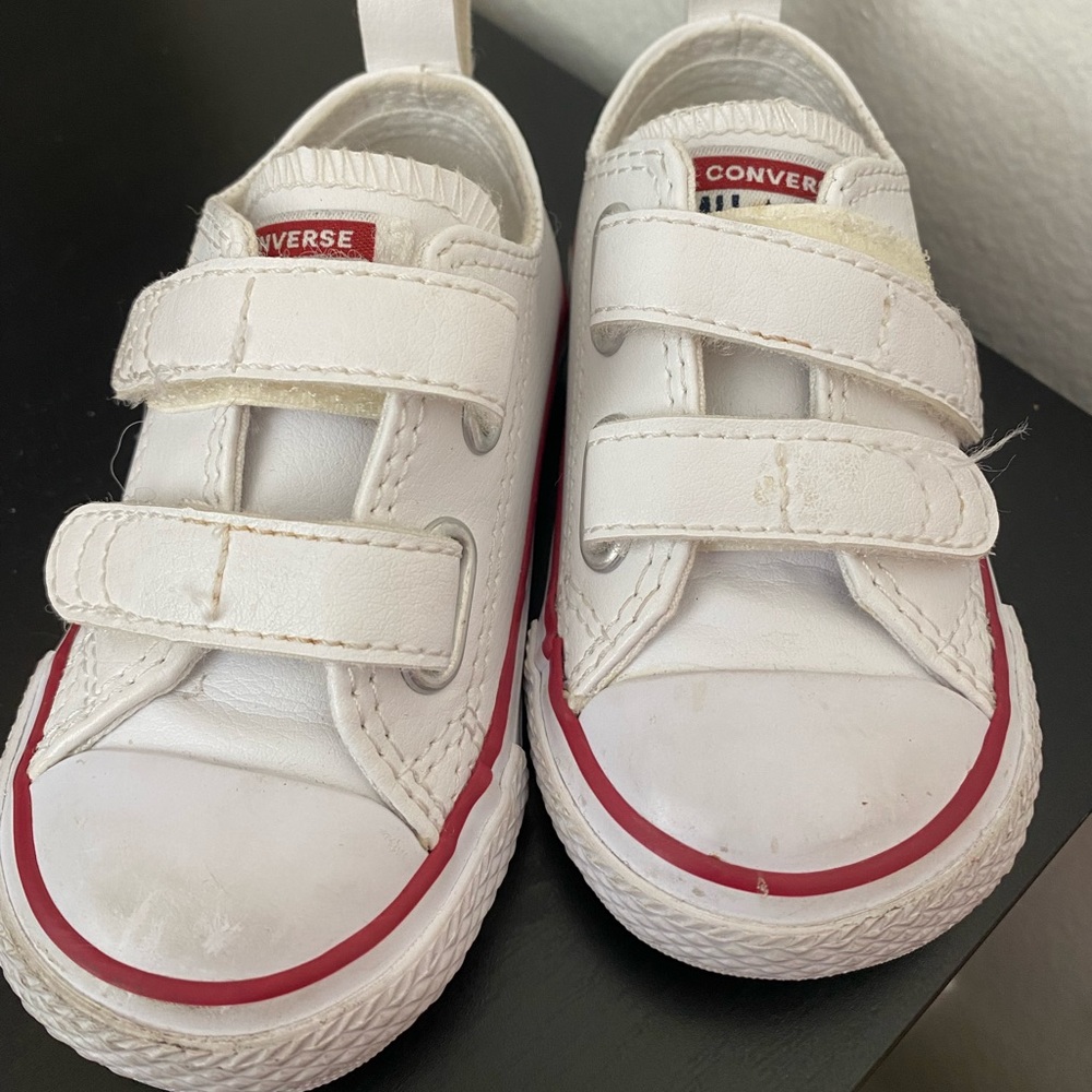 Converse all star Chuck Taylor Velcro white leather shoes